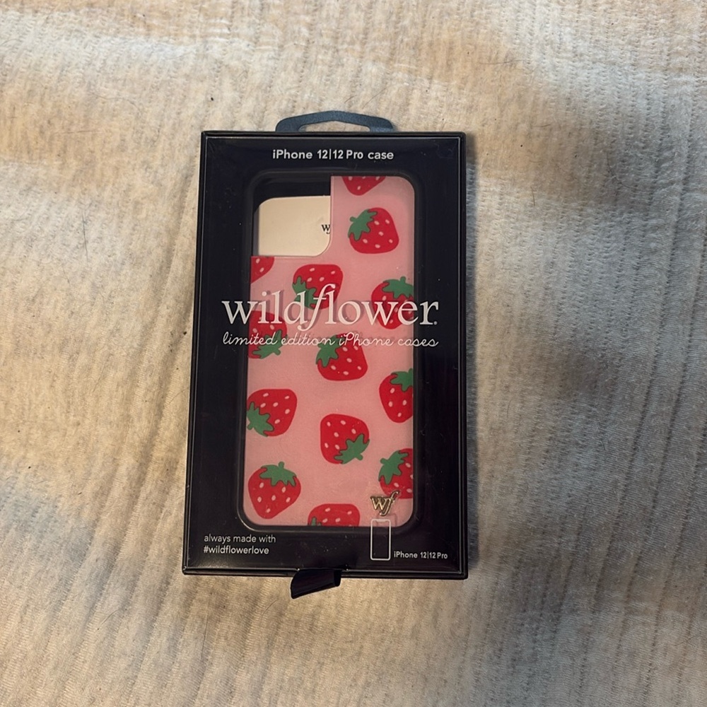 Strawberry Wild Flower iPhone 12/12 pro